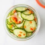在一个大玻璃瓶子里10分钟容易亚洲黄瓜沙拉食谱（乳制品）